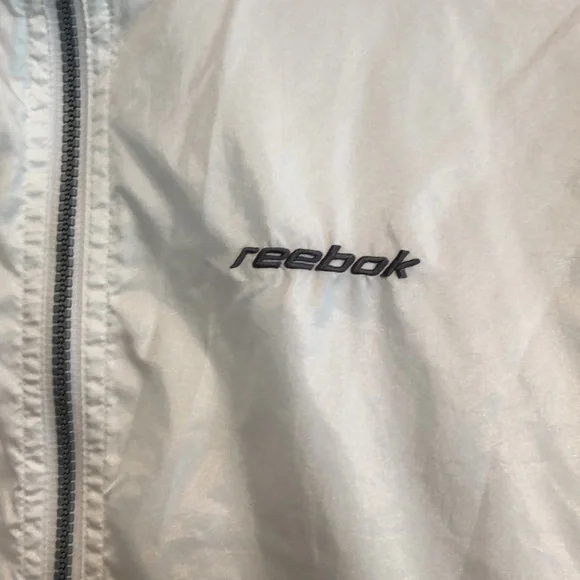 VINTAGE 90’s Reebok Full Body Zip Windbreaker in White With Gray Accents, Size L - Picture 3 of 6